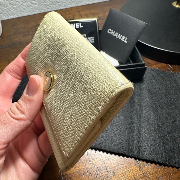 Full Inclusion Chanel 6 Key Holder - Picture 9 of 16